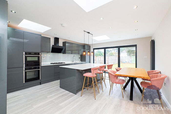 4 Bedroom Semi-Detached House To Rent In Wordsworth Road, Wallington, SM6