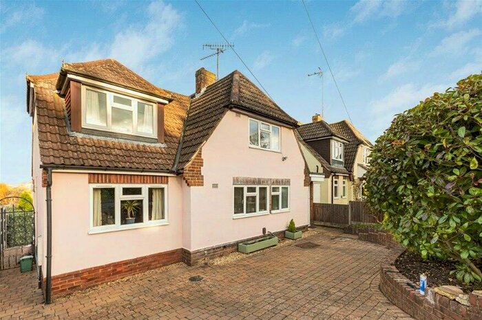 3 Bedroom Detached House To Rent In Molescroft, Harpenden, AL5