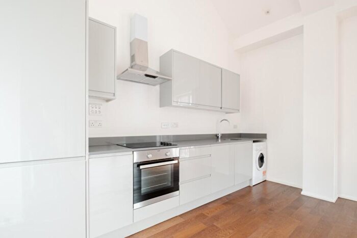 3 Bedroom Duplex To Rent In Gransden Avenue London, E8