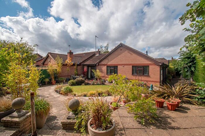 3 Bedroom Detached Bungalow For Sale In Upperton Rise, Leicester, LE3