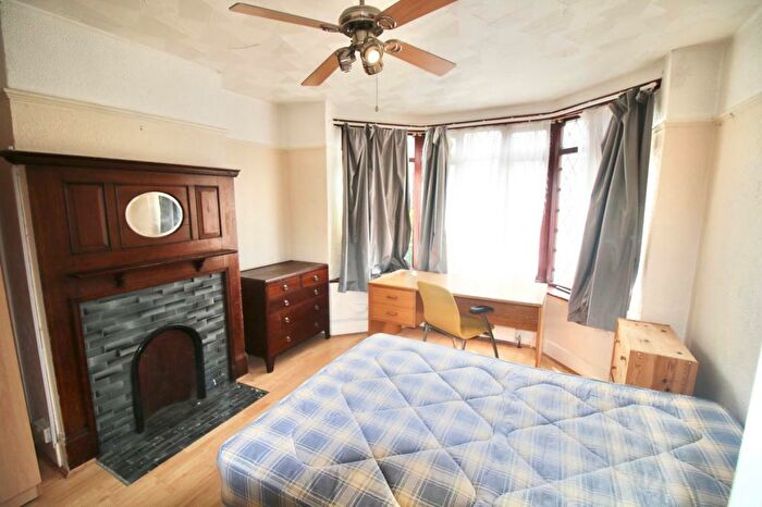 6 Bedroom Semi-Detached House To Rent In Granby Grove, Southampton, SO17