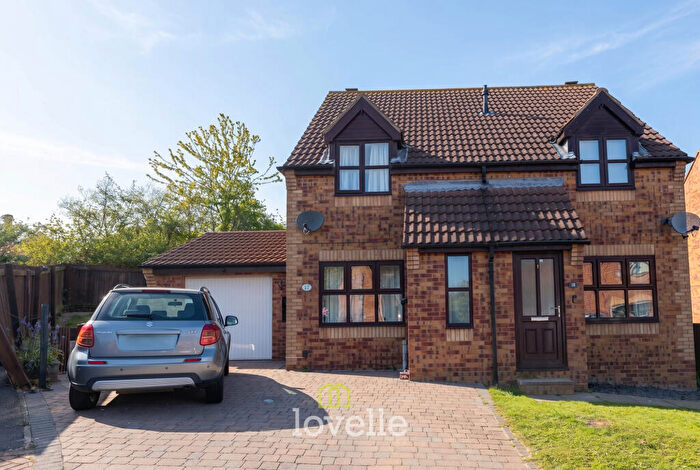 2 Bedroom Semi Detached House For Sale In Foxglove Gardens, Grimsby, DN34