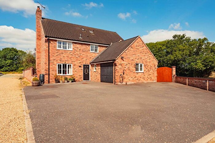 5 Bedroom Detached House For Sale In Fieldings Drive, Yaxham, NR19