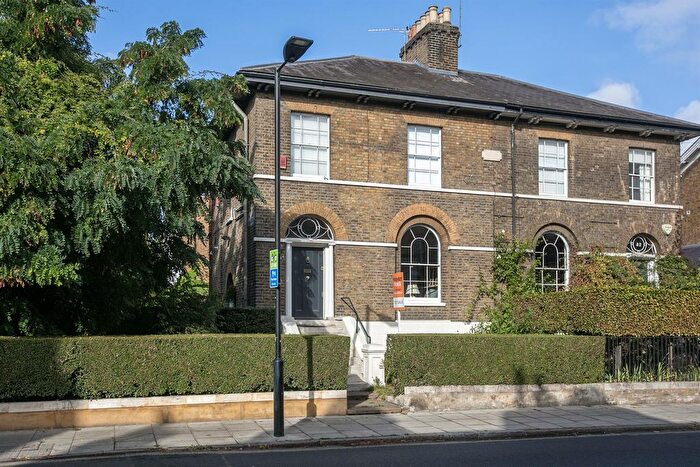 3 Bedroom Terraced House For Sale In Lyndhurst Way, Peckham, SE15