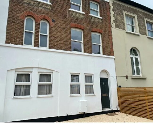 2 Bedroom Flat To Rent In Rosendale Road, London, SE21