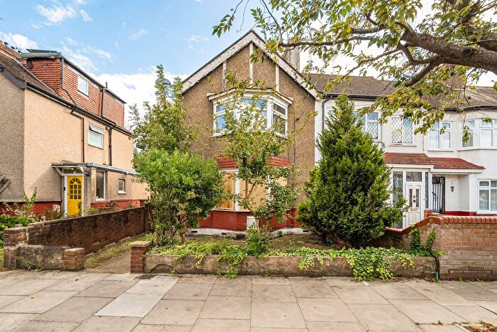 3 Bedroom End Of Terrace House For Sale In Devonshire Hill Lane, London, N17