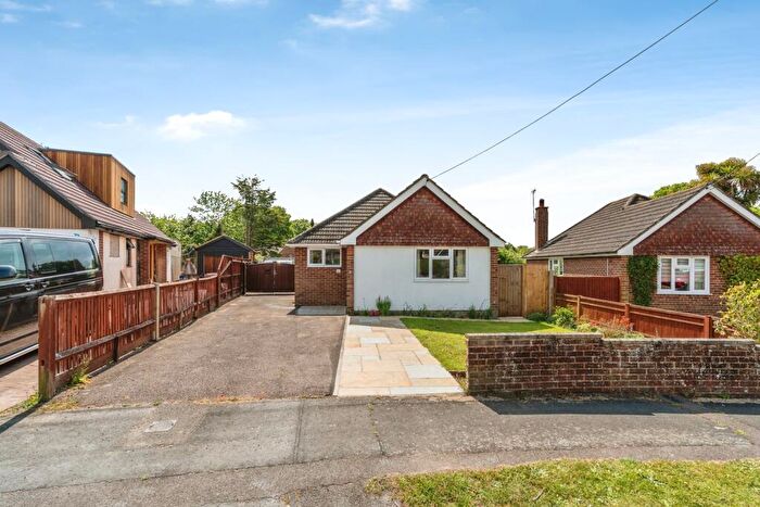 3 Bedroom Bungalow For Sale In Testlands Avenue, Nursling, Southampton, Hampshire, SO16