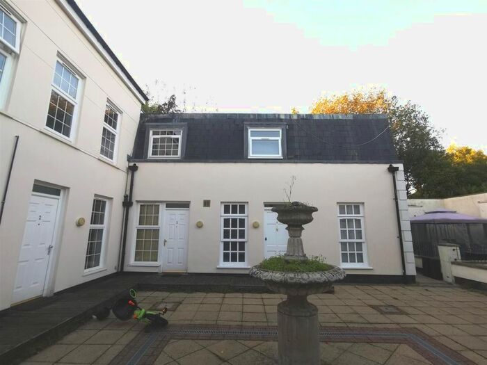 2 Bedroom Property To Rent In Monterey Close, London, NW7