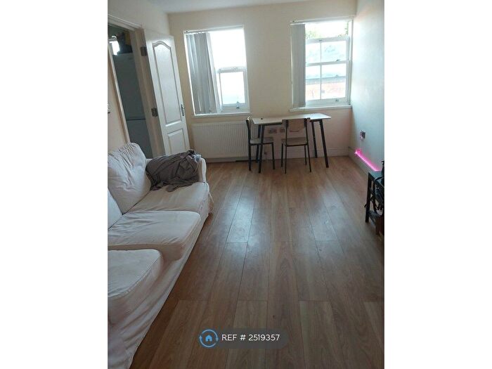 2 Bedroom Flat To Rent In Coventry Road, Digbeth, Birmingham, B10