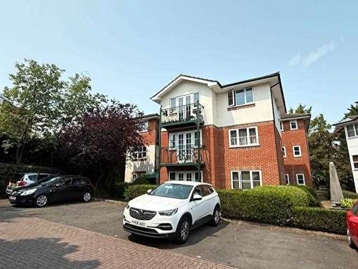 2 Bedroom Flat To Rent In Gloucester Court, Denham, UB9