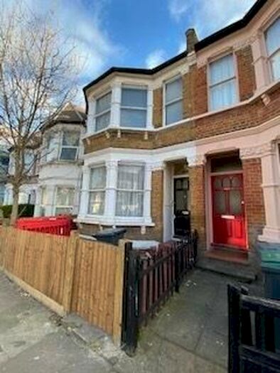2 Bedroom Flat To Rent In First Floor Flat, Mount Pleasant Road, Bruce Grove, London, N17