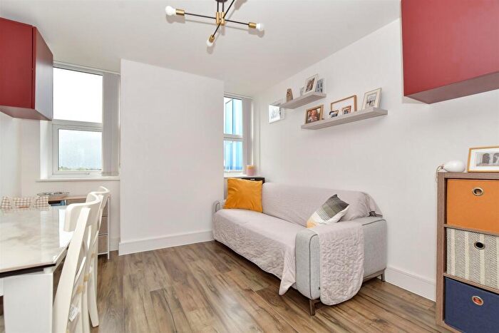 1 Bedroom Apartment For Sale In Mercury Gardens, Romford, Essex, RM1