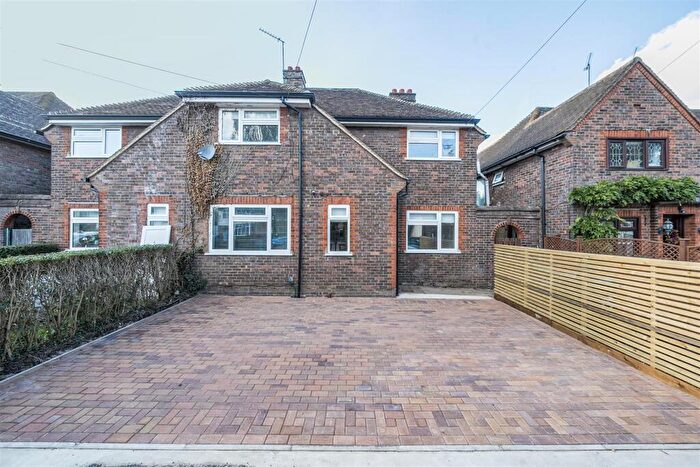 Flat To Rent In Hopkins Crescent, Sandridge, AL4