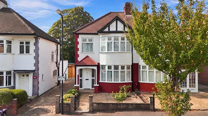 3 Bedroom Property For Sale In Foresters Drive, Walthamstow, E17