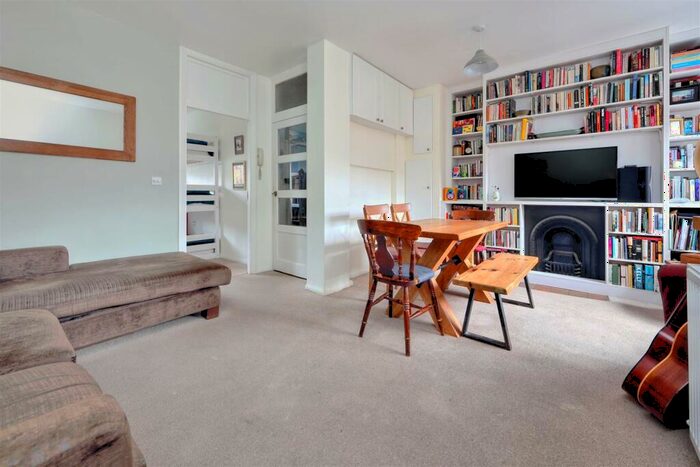 2 Bedroom Flat To Rent In Mackeson Road, London, NW3