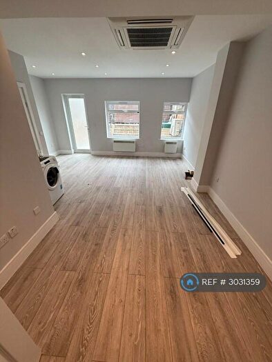 Studio To Rent In Grafton Road, London, NW5