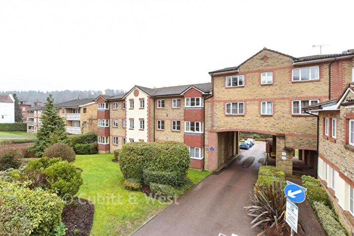 2 Bedroom Flat For Sale In Croydon Road, Caterham, Surrey, CR3