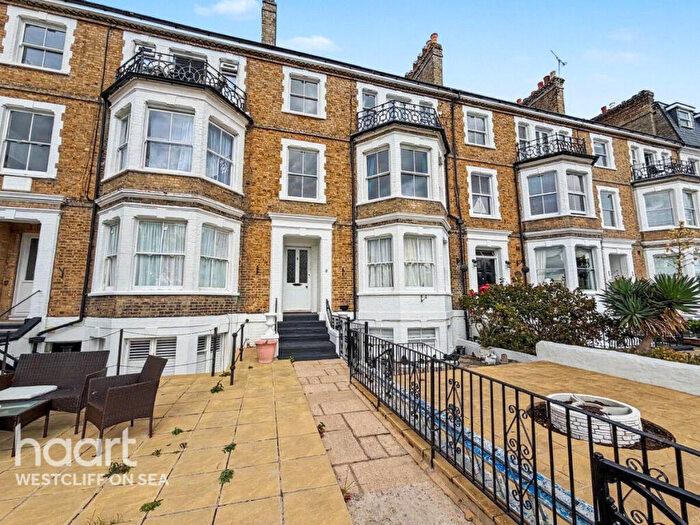 2 Bedroom Flat For Sale In Clifftown Parade, Southend-On-Sea, SS1