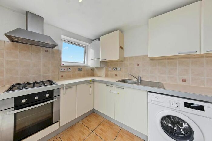 2 Bedroom Flat To Rent In Ilderton Road, London, SE16