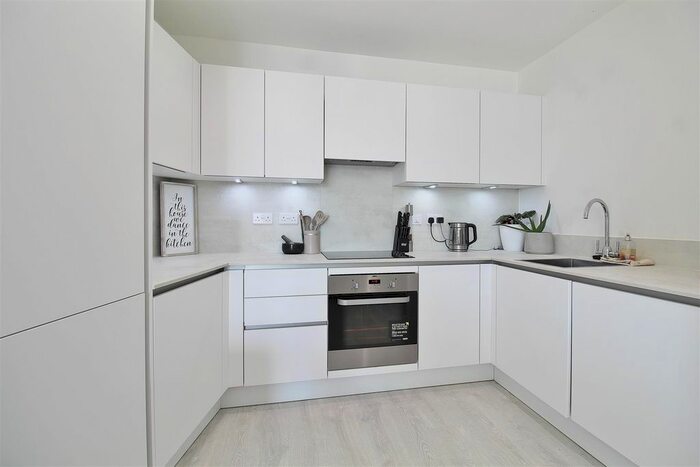 2 Bedroom Flat To Rent In Smithy Lane, Hounslow, TW3