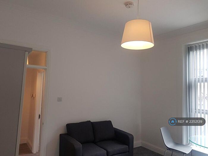 1 Bedroom Flat To Rent In Wood Road, Manchester, M16