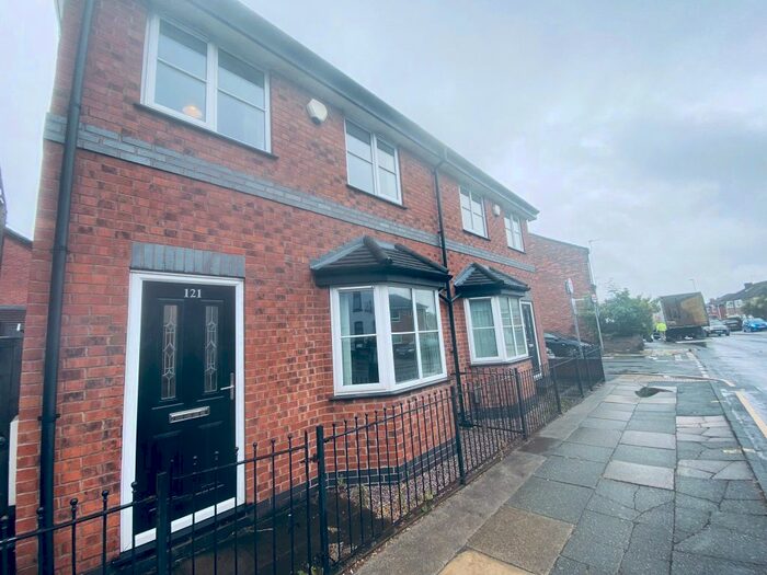 3 Bedroom Semi-Detached House To Rent In Partington Lane, Swinton, M27