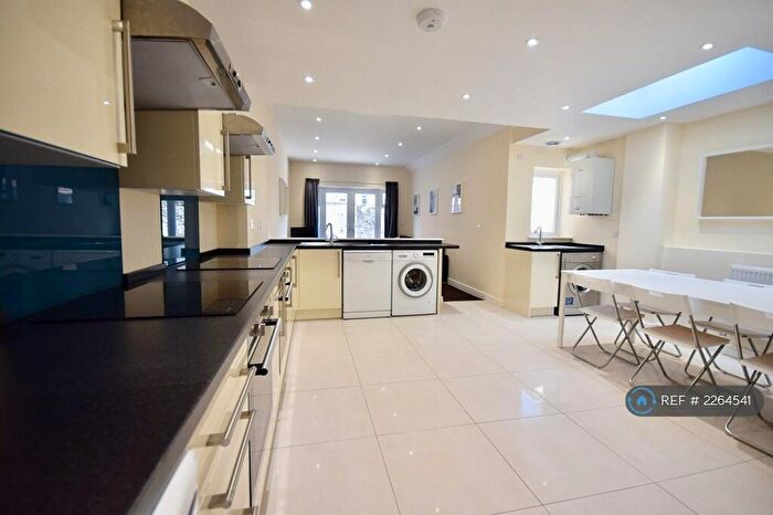 8 Bedroom Terraced House To Rent In Minny Street, Cardiff, CF24