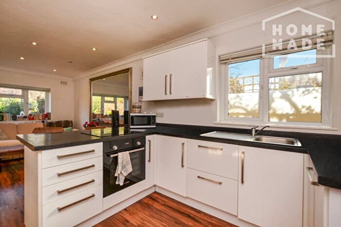 3 Bedroom Flat To Rent In Earlsfield Road, London, SW18