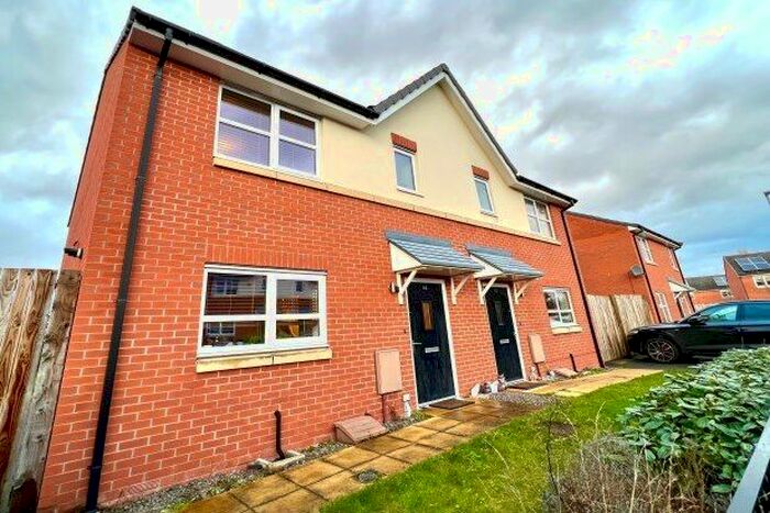 3 Bedroom Semi-Detached House To Rent In Redwing Avenue, Manchester, M21