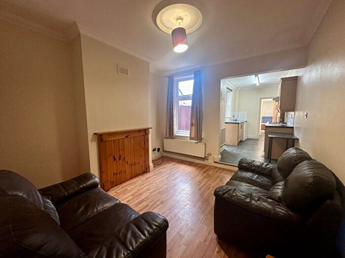 4 Bedroom Terraced House To Rent In Knighton Fields Road East, Leicester, LE2