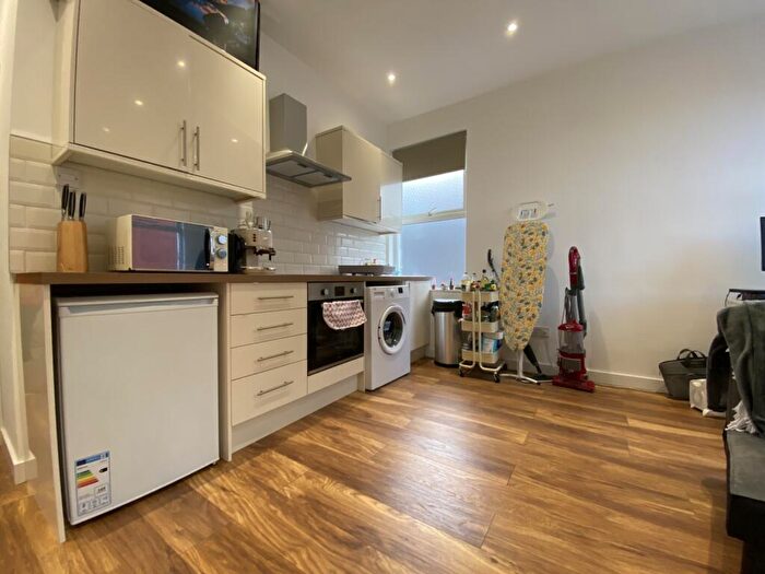 1 Bedroom Flat To Rent In Penylan Road, Penylan, CF23