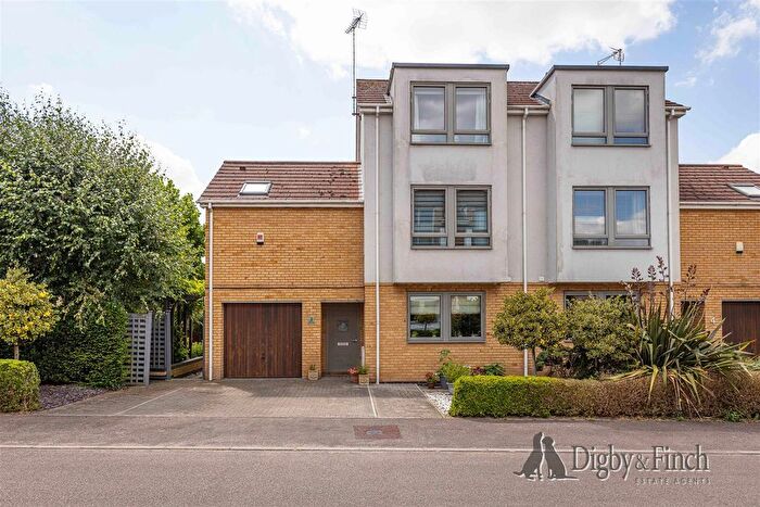 3 Bedroom Semi-detached House For Sale In Oakfield, Radcliffe-On-Trent, Nottingham, NG12