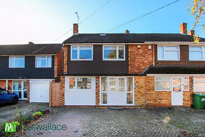 3 Bedroom Semi Detached House For Sale In Prospect Road, Cheshunt, EN8