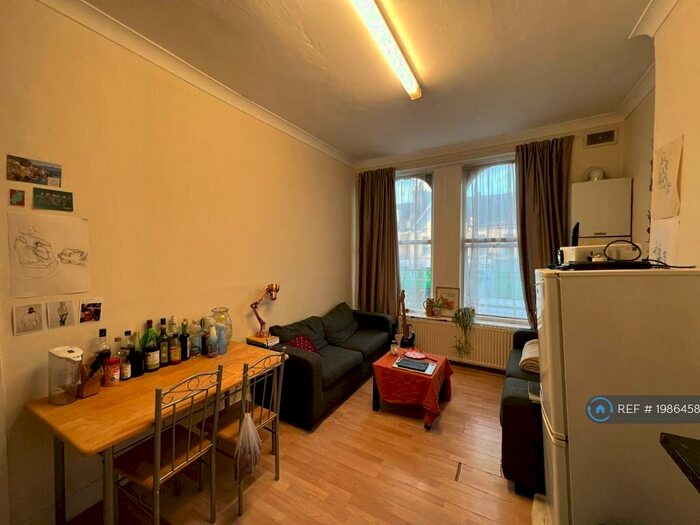 3 Bedroom Flat To Rent In Haringey, Haringey, N8