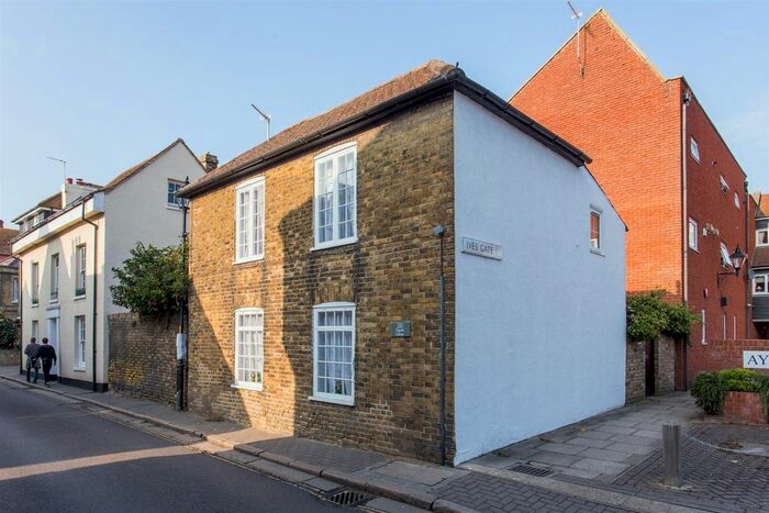 3 Bedroom Property To Rent In Strand Street, Sandwich, CT13