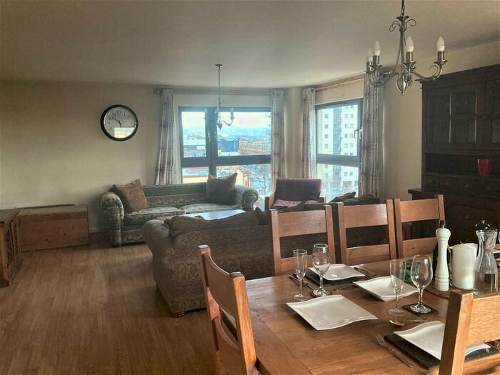 3 Bedroom Flat To Rent In Landmark Place, Cardiff, CF10