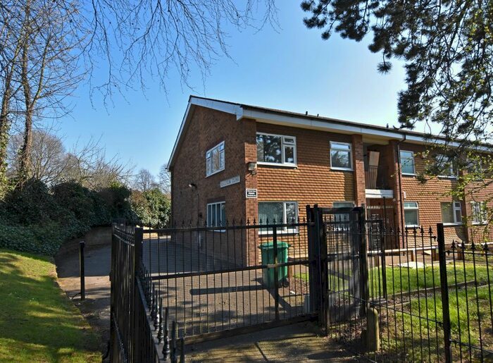2 Bedroom Flat To Rent In Malcolm Close, Mapperley Park, Nottingham, NG3