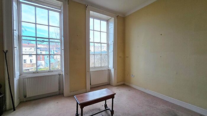 1 Bedroom Flat For Sale In Royal York Crescent, Clifton, Bristol, BS8