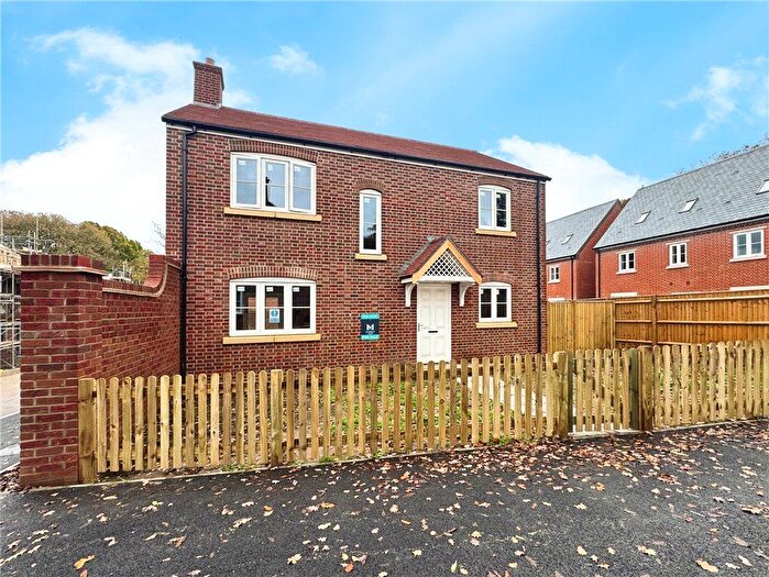 4 Bedroom Detached House For Sale In Wilfrid Street, North Baddesley, Southampton, Hampshire, SO52