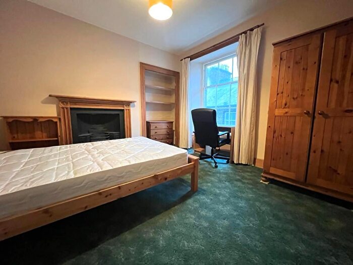 3 Bedroom Flat To Rent In Queen Street, Aberystwyth, SY23