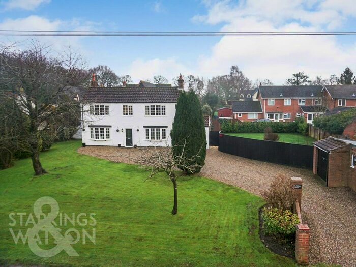 4 Bedroom Cottage For Sale In Thrigby Road, Filby, Great Yarmouth, NR29