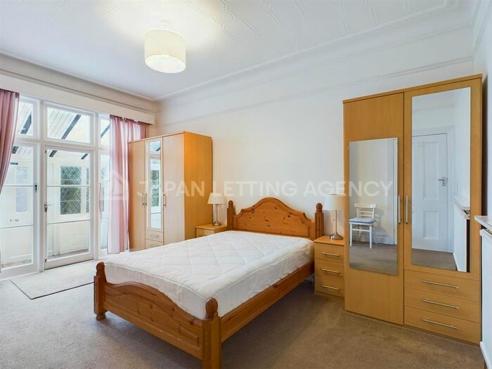 1 Bedroom Flat To Rent In Balfour Avenue, Hanwell, London, W7