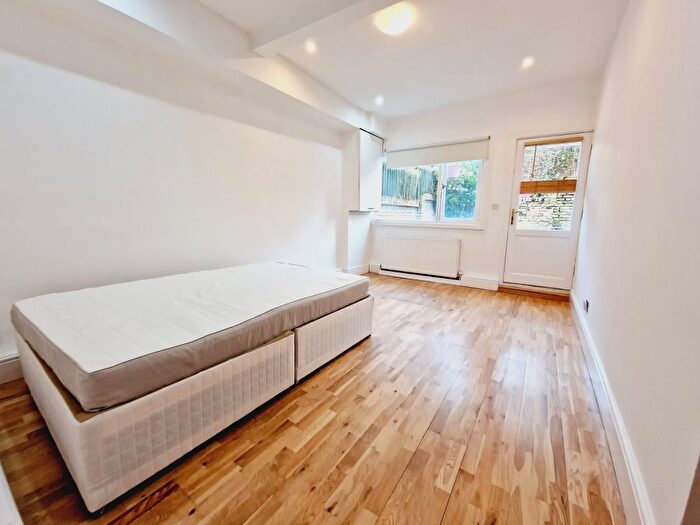2 Bedroom Flat To Rent In Beacon Hill, London, N7