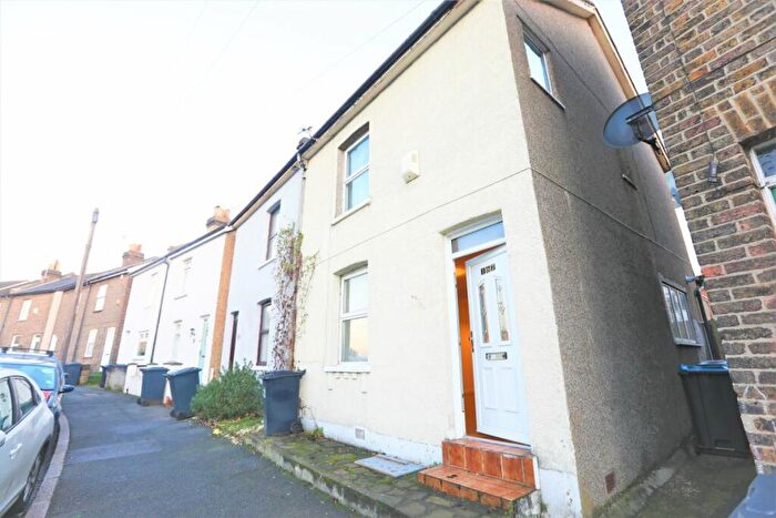 3 Bedroom Semi-Detached House To Rent In Bynes Road, London, CR2