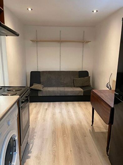 Studio To Rent In Barnet Way, London, NW7