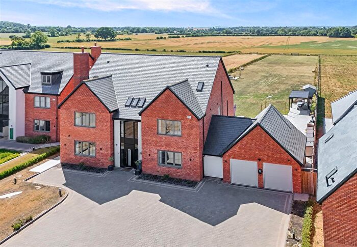 6 Bedroom Detached House For Sale In Fosse Way, Moreton Morrell, CV35