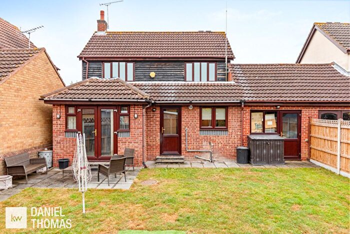 3 Bedroom Detached House For Sale In Horseshoe Close, Waltham Abbey, EN9