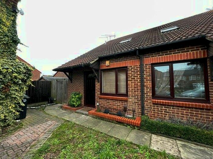 1 Bedroom Semi-Detached House To Rent In Cobb Close, Datchet, Slough, SL3