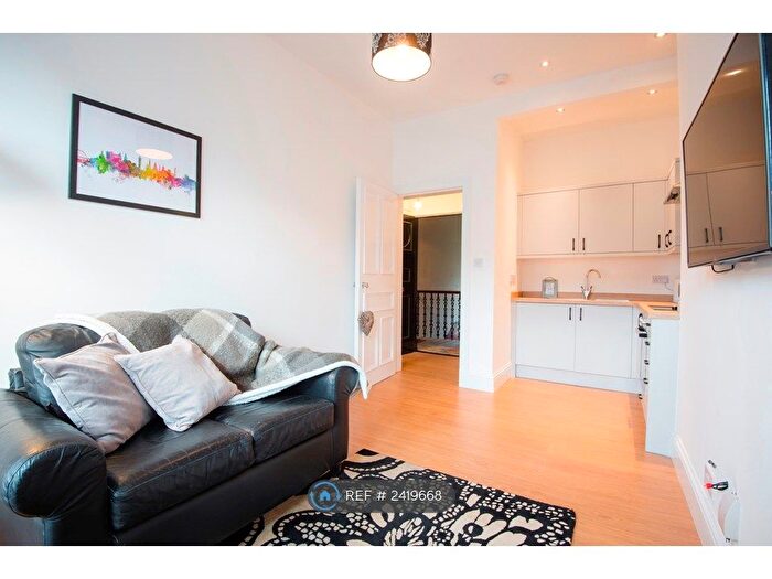 1 Bedroom Flat To Rent In Kildonan Drive, Glasgow, G11