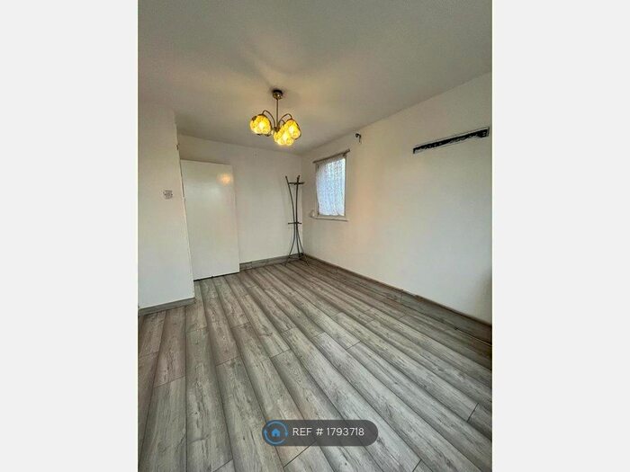 3 Bedroom Flat To Rent In Lois Court, London, N17